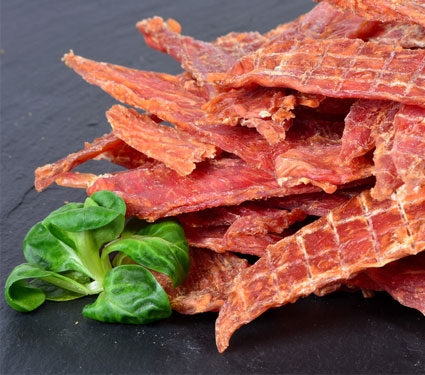 Getrocknetes Fleisch: Die ideale Belohnung für Ihren Vierbeiner Gesunde Leckerchen für Hunde und Katzen